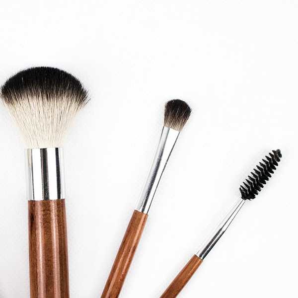 Makeup Artist - Image 1